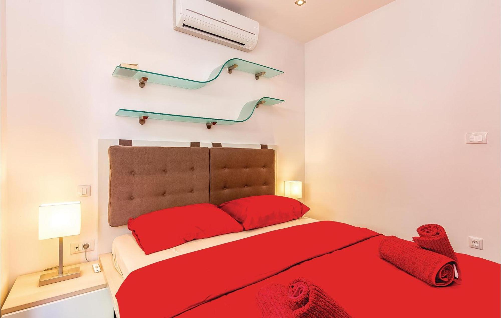 2 Bedroom Lovely Apartment In Цриквеница Экстерьер фото