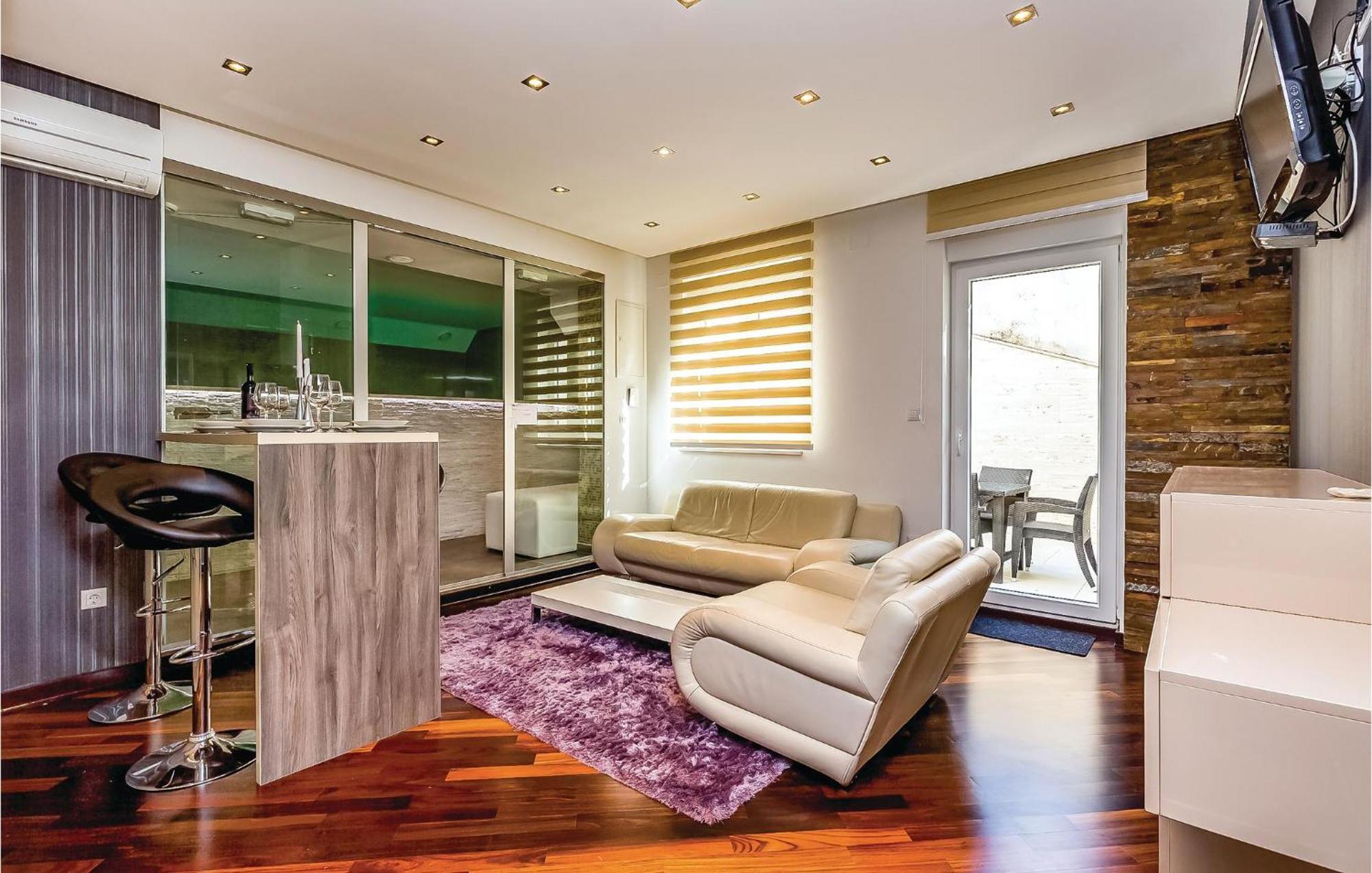 2 Bedroom Lovely Apartment In Цриквеница Экстерьер фото