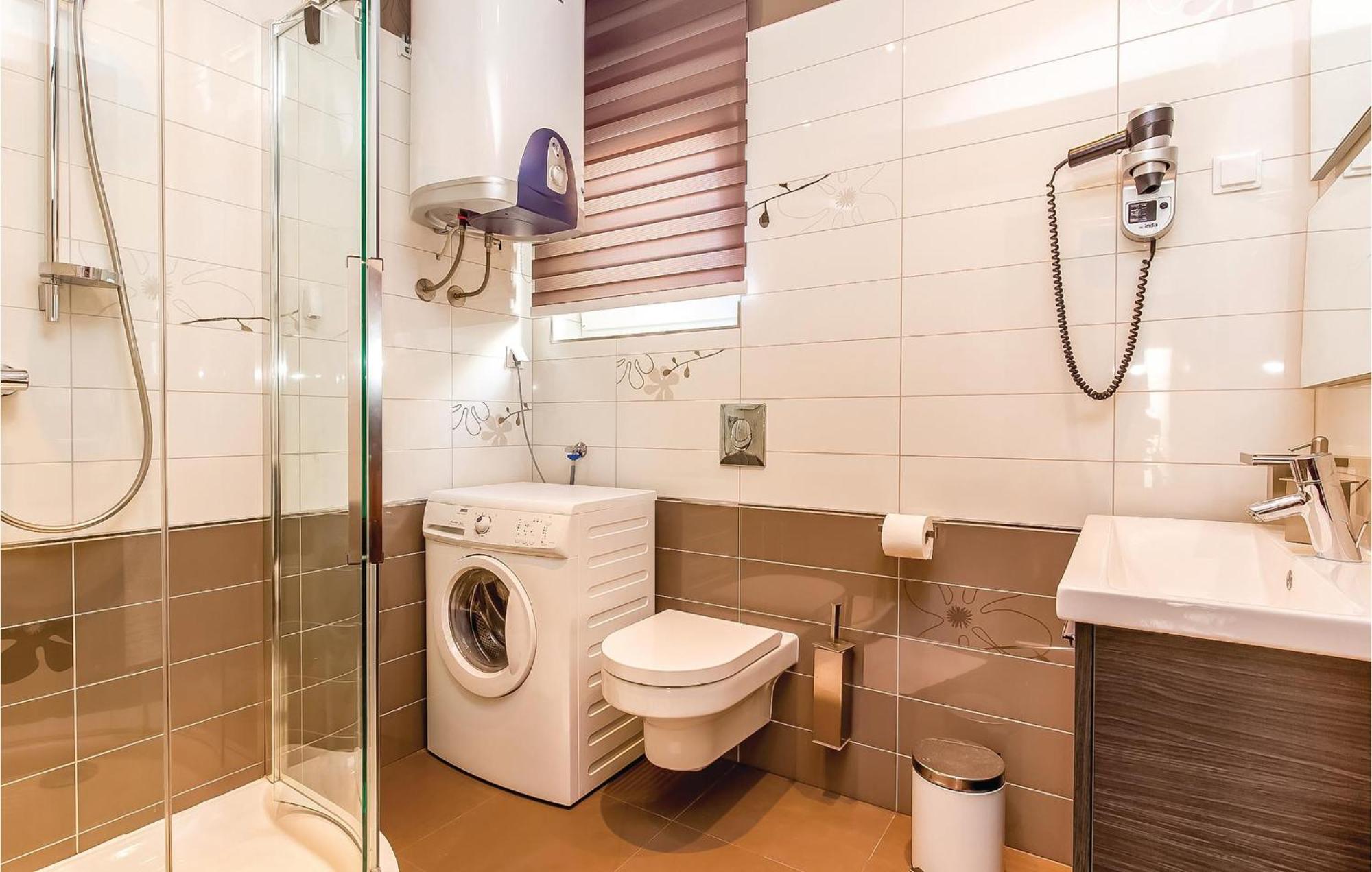 2 Bedroom Lovely Apartment In Цриквеница Экстерьер фото