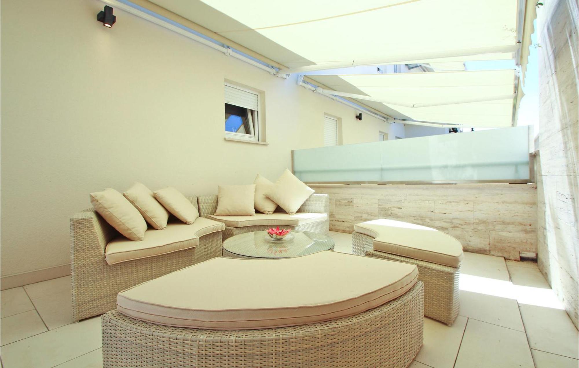 2 Bedroom Lovely Apartment In Цриквеница Экстерьер фото