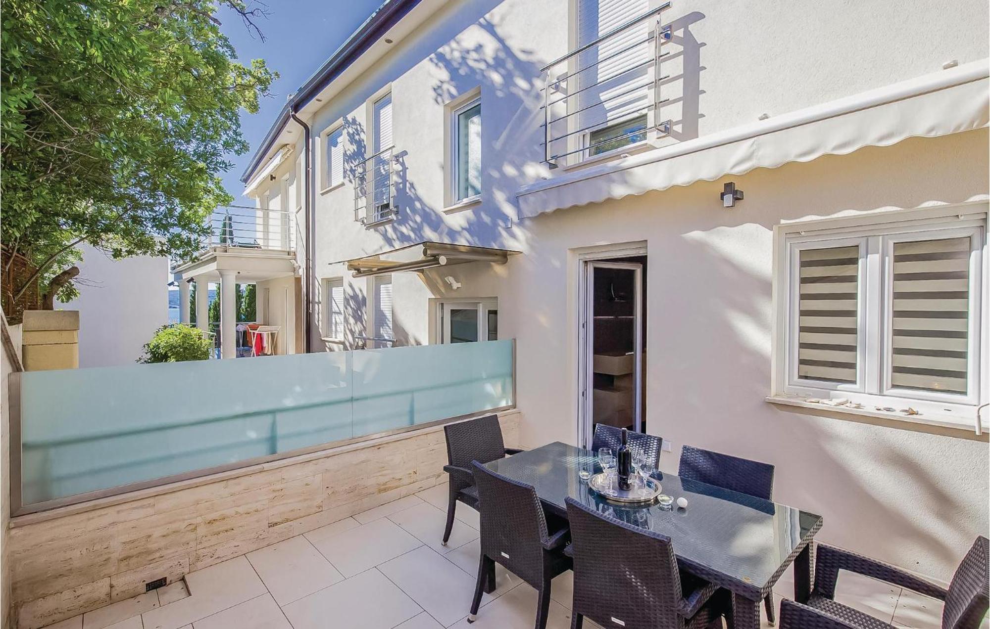 2 Bedroom Lovely Apartment In Цриквеница Экстерьер фото