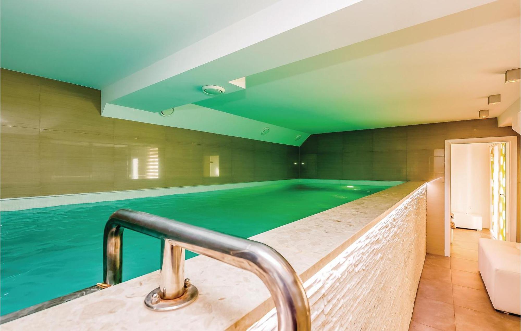 2 Bedroom Lovely Apartment In Цриквеница Экстерьер фото